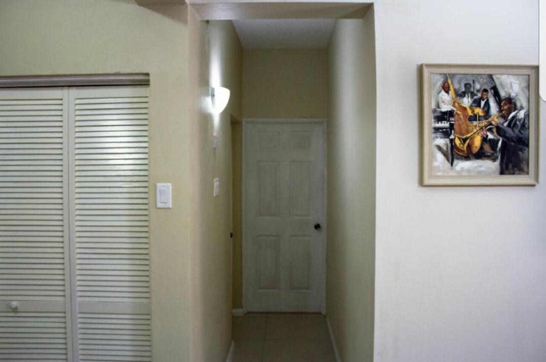 Merrivale Suite Kingston Exterior photo
